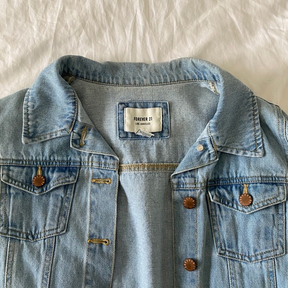 Forever 21 cropped denim jacket - Picture 2 of 2